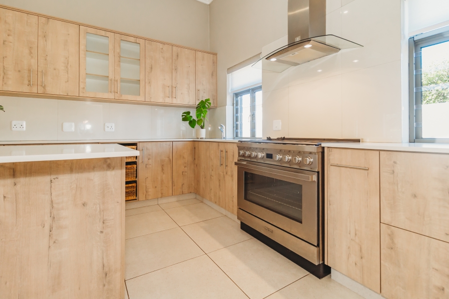 4 Bedroom Property for Sale in Kraaibosch Manor Western Cape